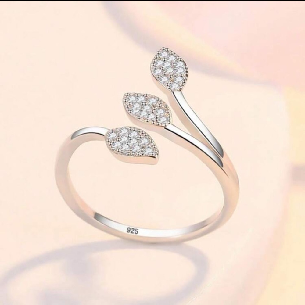 Chic Silver Ring With Leaf Design - image 3